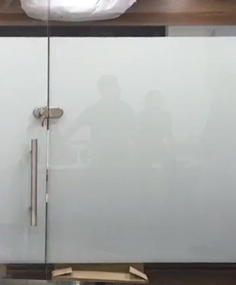 فيلم قابل للتحويل, فيلم قابل للتحويل, فيلم خصوصية, فيلم سحري, زجاج سحري, زجاج قابل للتحويل, زجاج الخصوصية, زجاج ذكي للخصوصية, فيلم حماية الأثاث, فيلم فوتوكروميك, فيلم عرض خلفي, فيلم ثنائي اللون, فيلم حماية الطلاء, حماية الطلاء TPH, حماية الطلاء TPU تظليل زجاج كهرباء, زجاج قابل للتحويل في الرياض, زجاج سحري في الرياض, زجاج خصوصية في الرياض, زجاج ثنائي اللون في الرياض, زجاج ذكي