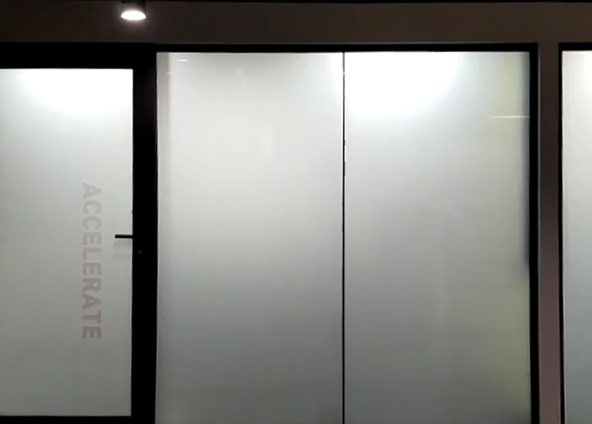 فيلم قابل للتحويل, فيلم قابل للتحويل, فيلم خصوصية, فيلم سحري, زجاج سحري, زجاج قابل للتحويل, زجاج الخصوصية, زجاج ذكي للخصوصية, فيلم حماية الأثاث, فيلم فوتوكروميك, فيلم عرض خلفي, فيلم ثنائي اللون, فيلم حماية الطلاء, حماية الطلاء TPH, حماية الطلاء TPU تظليل زجاج كهرباء, زجاج قابل للتحويل في الرياض, زجاج سحري في الرياض, زجاج خصوصية في الرياض, زجاج ثنائي اللون في الرياض, زجاج ذكي