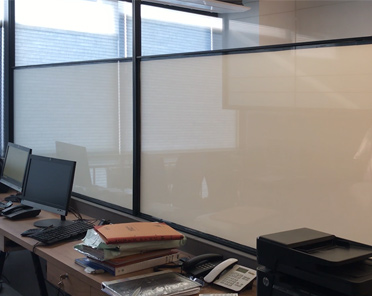 فيلم قابل للتحويل, فيلم قابل للتحويل, فيلم خصوصية, فيلم سحري, زجاج سحري, زجاج قابل للتحويل, زجاج الخصوصية, زجاج ذكي للخصوصية, فيلم حماية الأثاث, فيلم فوتوكروميك, فيلم عرض خلفي, فيلم ثنائي اللون, فيلم حماية الطلاء, حماية الطلاء TPH, حماية الطلاء TPU تظليل زجاج كهرباء, زجاج قابل للتحويل في الرياض, زجاج سحري في الرياض, زجاج خصوصية في الرياض, زجاج ثنائي اللون في الرياض, زجاج ذكي